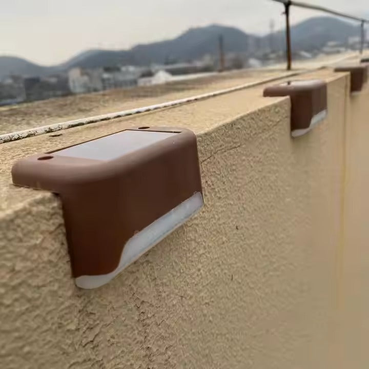 Hot IP65 Waterproof Outdoor Solar Lamp for Garden LED Solar Step and Fence Decorative Lighting