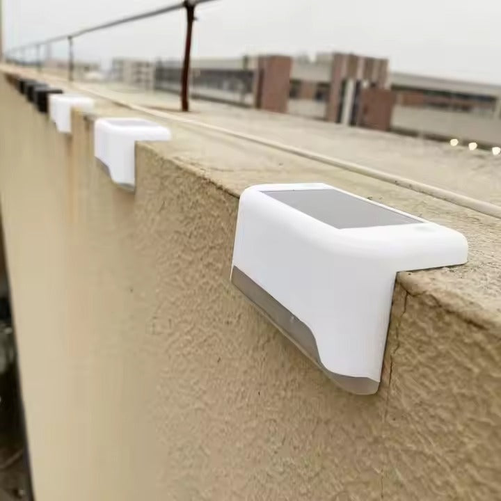 Hot IP65 Waterproof Outdoor Solar Lamp for Garden LED Solar Step and Fence Decorative Lighting